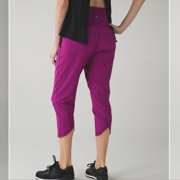Lululemon Athletica Tranquil Crop 'Regal Plum' Sz 6 #W6HBES - Picture 2 of 10